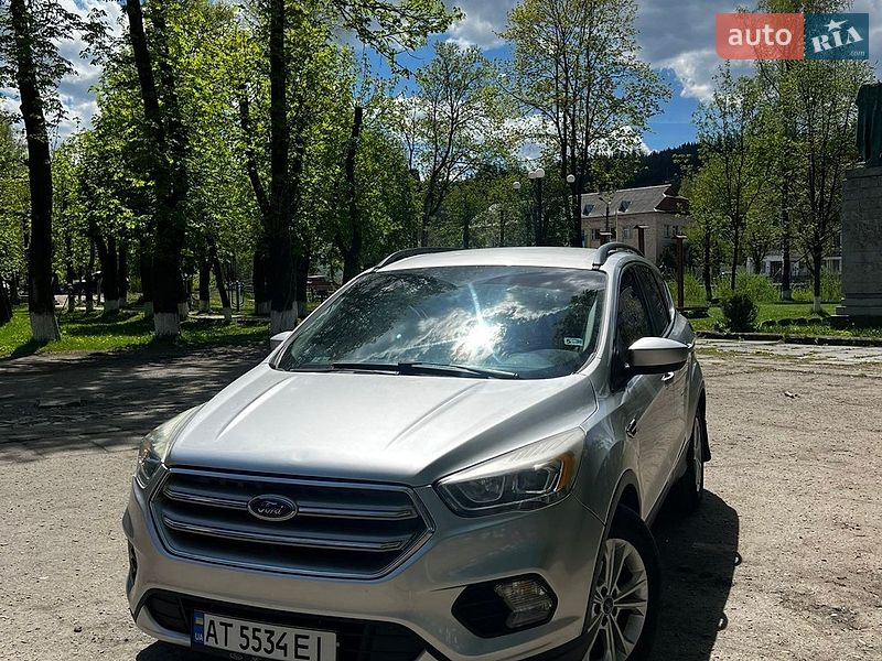 Позашляховик / Кросовер Ford Escape 2016 в Путилі
