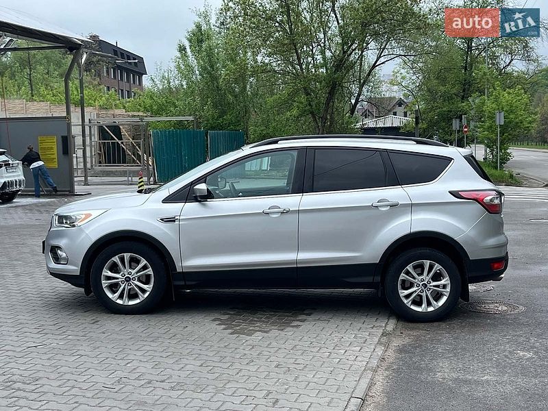 Внедорожник / Кроссовер Ford Escape 2017 в Киеве