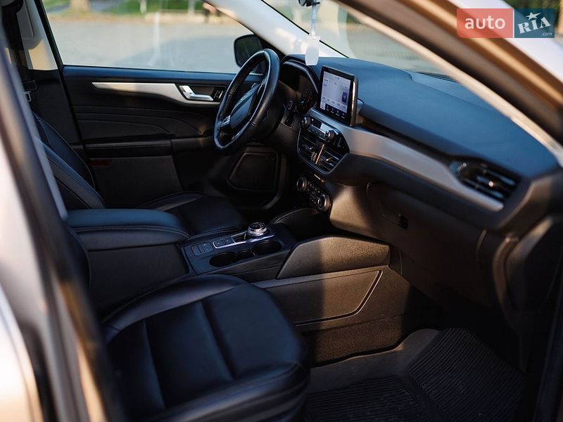 Внедорожник / Кроссовер Ford Escape 2021 в Дубно