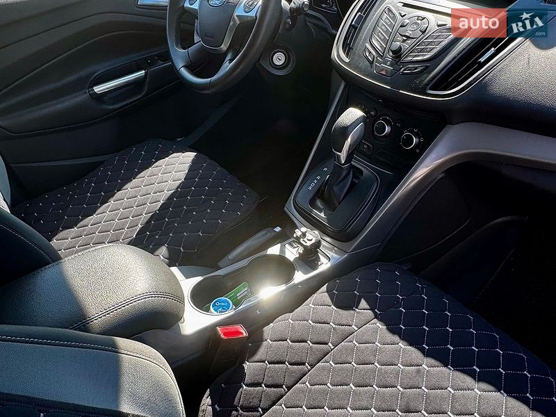 Внедорожник / Кроссовер Ford Escape 2016 в Сколе