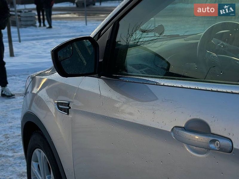 Внедорожник / Кроссовер Ford Escape 2016 в Виннице