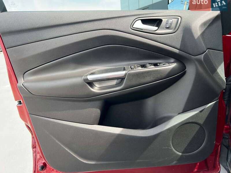 Внедорожник / Кроссовер Ford Escape 2017 в Львове