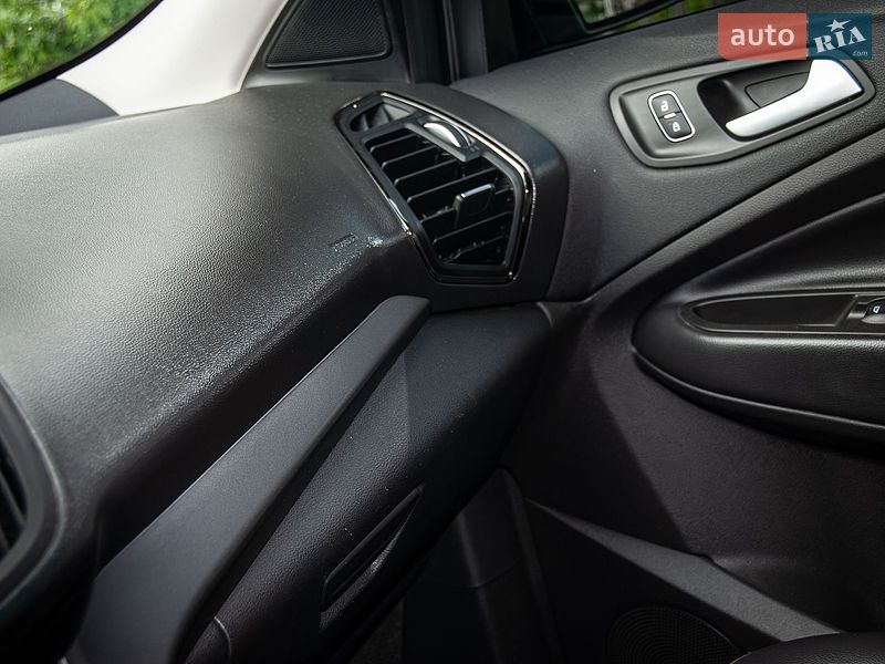 Внедорожник / Кроссовер Ford Escape 2018 в Хмельницком