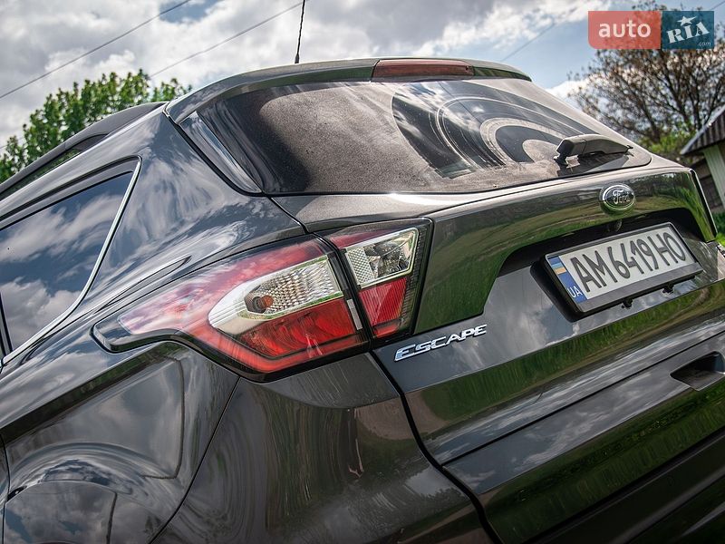 Внедорожник / Кроссовер Ford Escape 2018 в Хмельницком