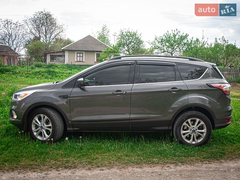 Внедорожник / Кроссовер Ford Escape 2018 в Хмельницком