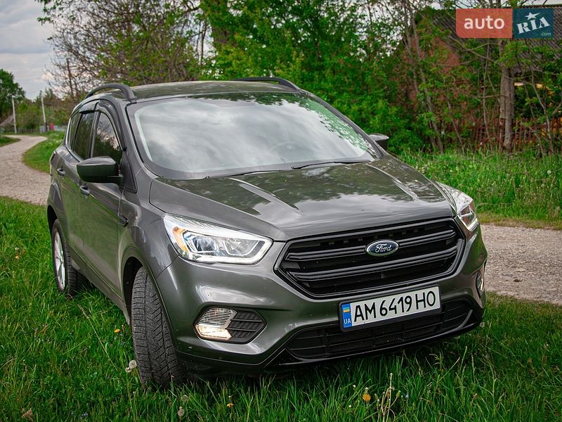 Внедорожник / Кроссовер Ford Escape 2018 в Хмельницком