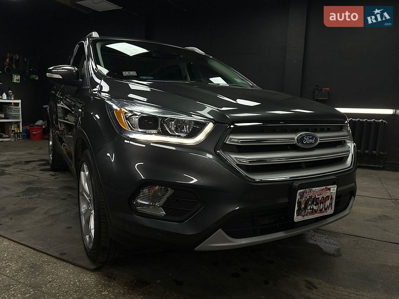 Внедорожник / Кроссовер Ford Escape 2019 в Сумах