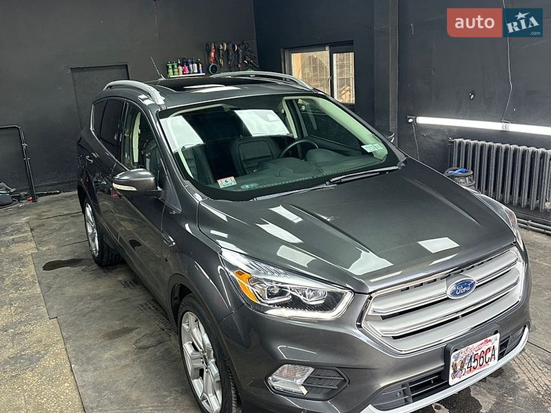 Внедорожник / Кроссовер Ford Escape 2019 в Сумах