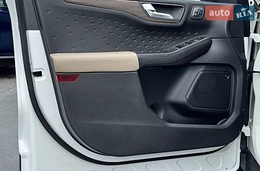 Позашляховик / Кросовер Ford Escape 2020 в Рівному