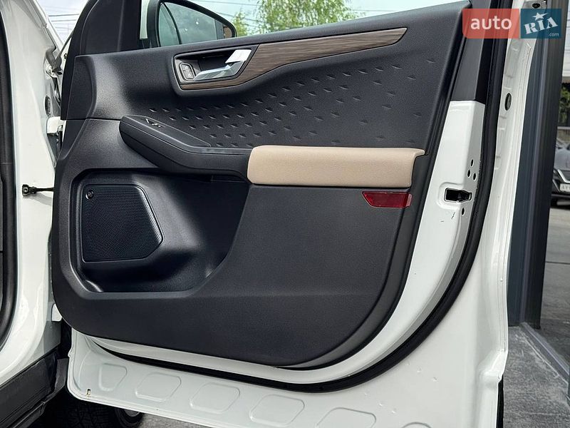 Позашляховик / Кросовер Ford Escape 2020 в Рівному