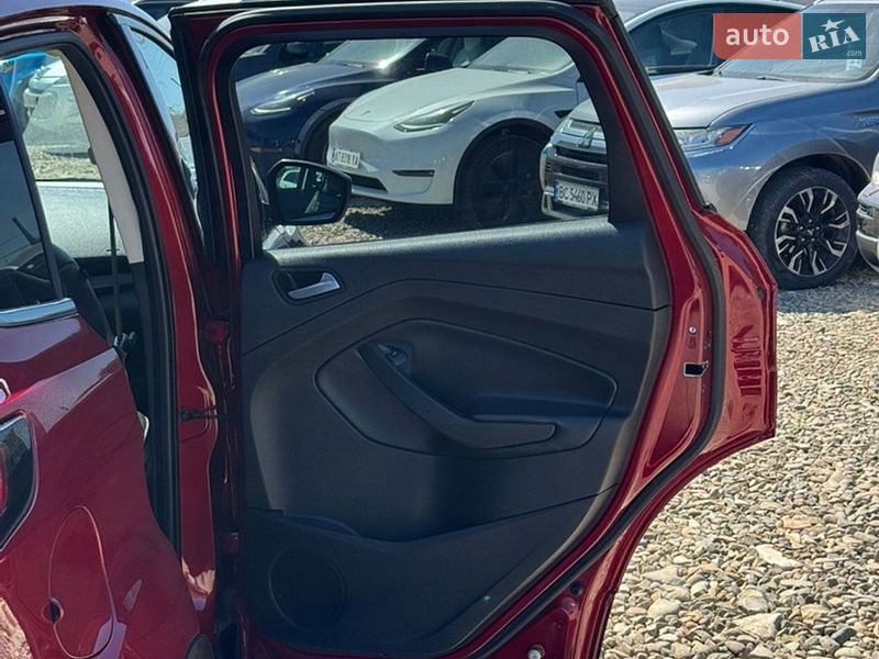 Внедорожник / Кроссовер Ford Escape 2017 в Стрые