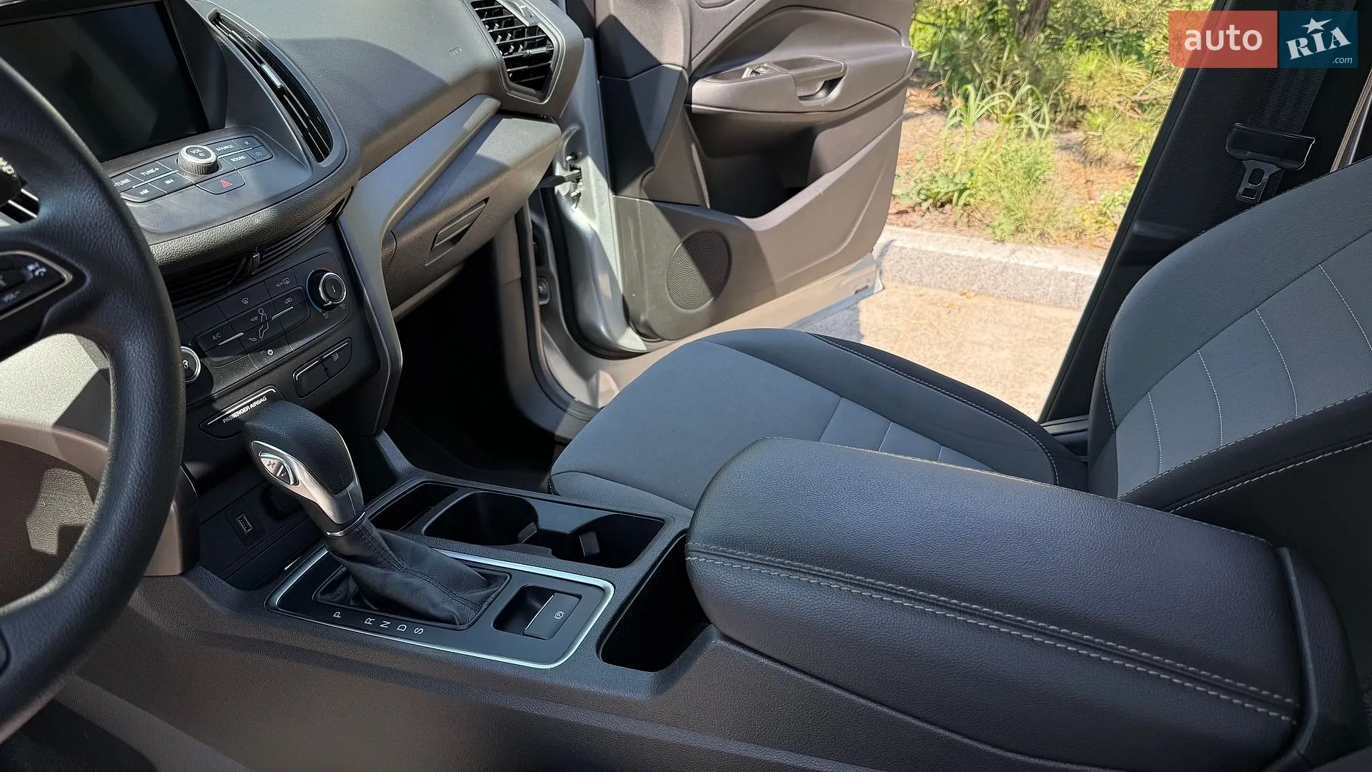 Ford Escape 2019 VIN 1FMCU0F73KUA89544 фото оголошення 17 з 29