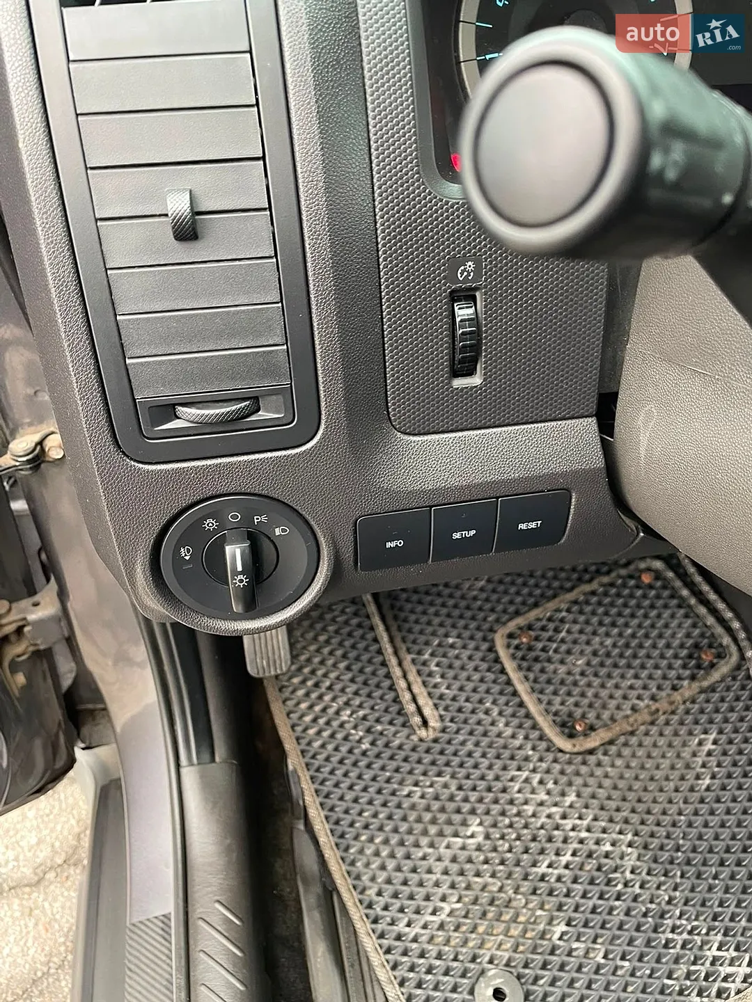 2010 Ford Escape - мініатюра 9