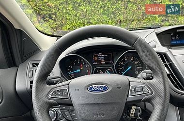 Внедорожник / Кроссовер Ford Escape 2017 в Львове