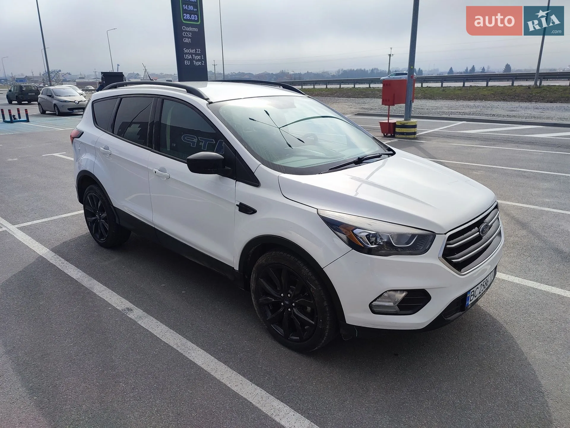 Ford Escape 2019 VIN 1FMCU0GD8KUB74948 фото оголошення 38 з 42