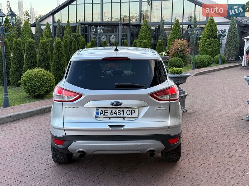 Внедорожник / Кроссовер Ford Escape 2013 в Стрые