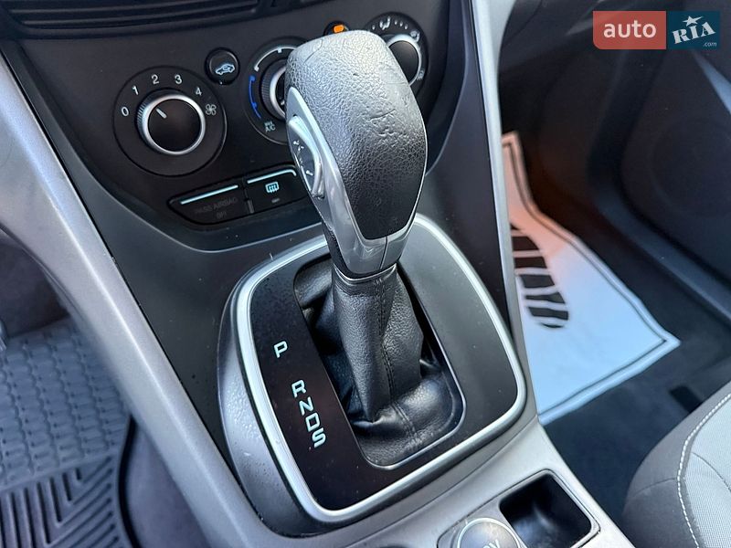 Внедорожник / Кроссовер Ford Escape 2013 в Стрые