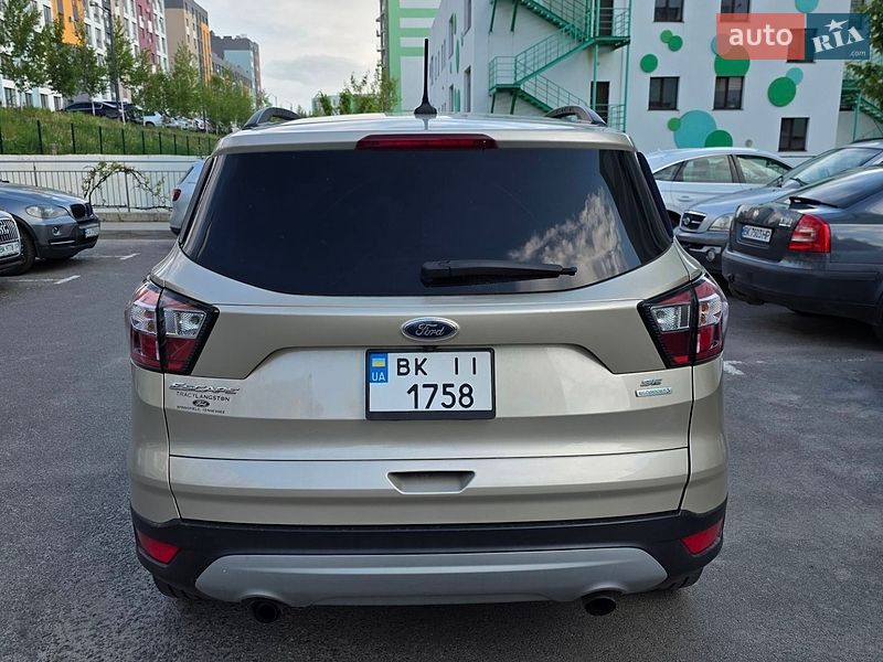 Внедорожник / Кроссовер Ford Escape 2017 в Ровно