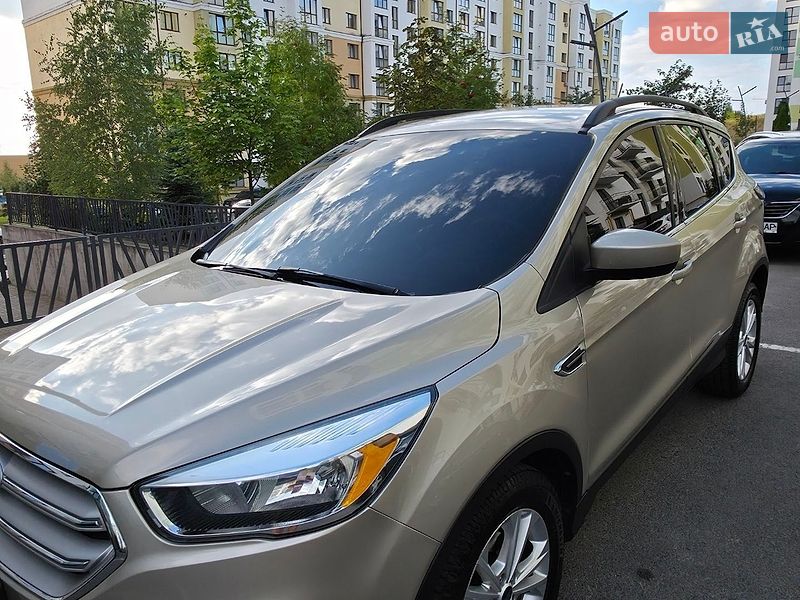 Внедорожник / Кроссовер Ford Escape 2017 в Ровно