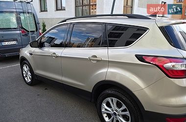 Внедорожник / Кроссовер Ford Escape 2017 в Ровно
