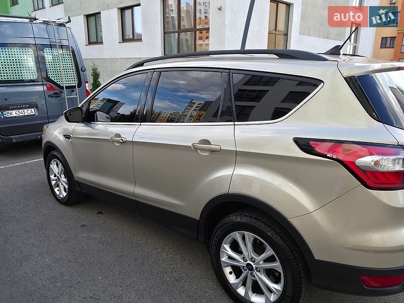 Внедорожник / Кроссовер Ford Escape 2017 в Ровно