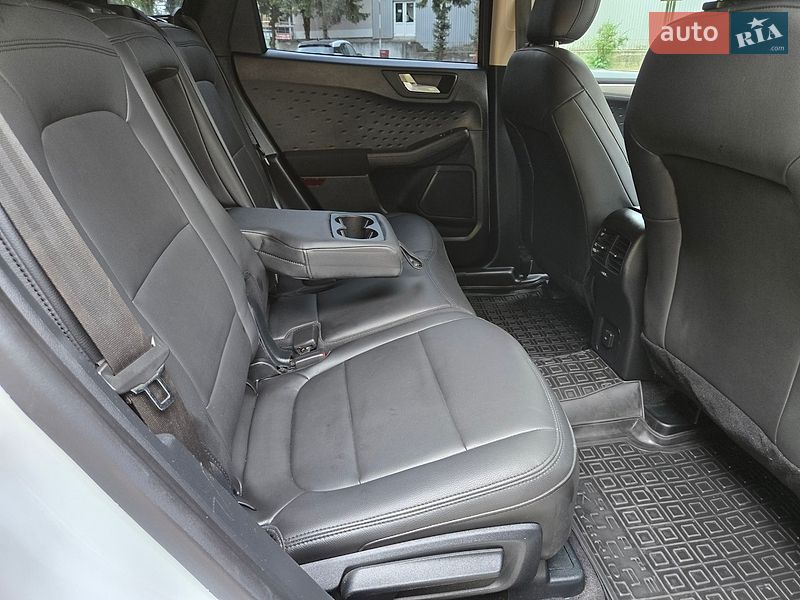 Внедорожник / Кроссовер Ford Escape 2019 в Тернополе