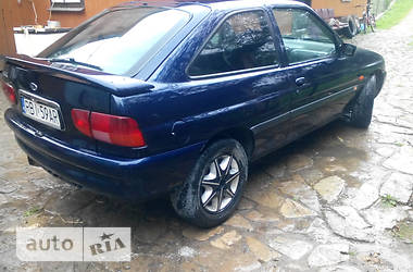 Хэтчбек Ford Escort 1997 в 