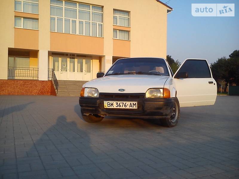 Хэтчбек Ford Escort 1988 в Шепетовке