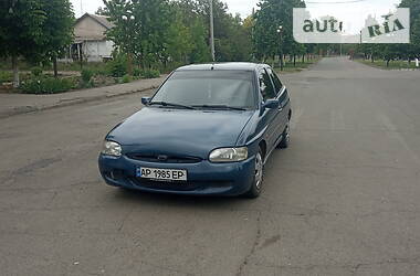 Хэтчбек Ford Escort 1995 в Веселом