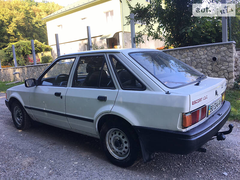 Хэтчбек Ford Escort 1988 в Збараже