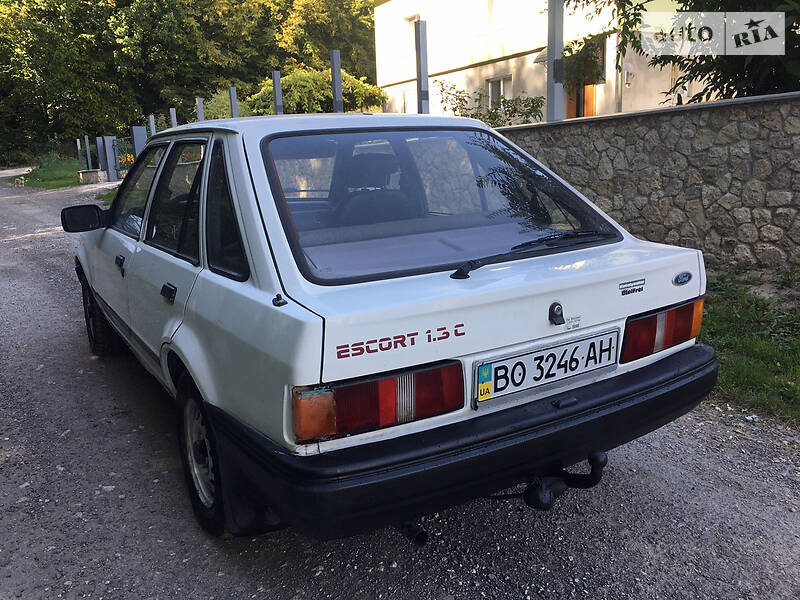 Хэтчбек Ford Escort 1988 в Збараже
