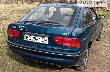 Хэтчбек Ford Escort 1994 в Новом Роздоле