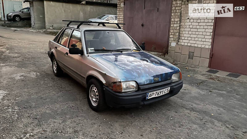 Лифтбек Ford Escort 1986 в 