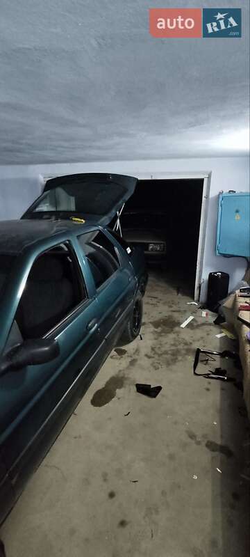Седан Ford Escort 1997 в Черновцах