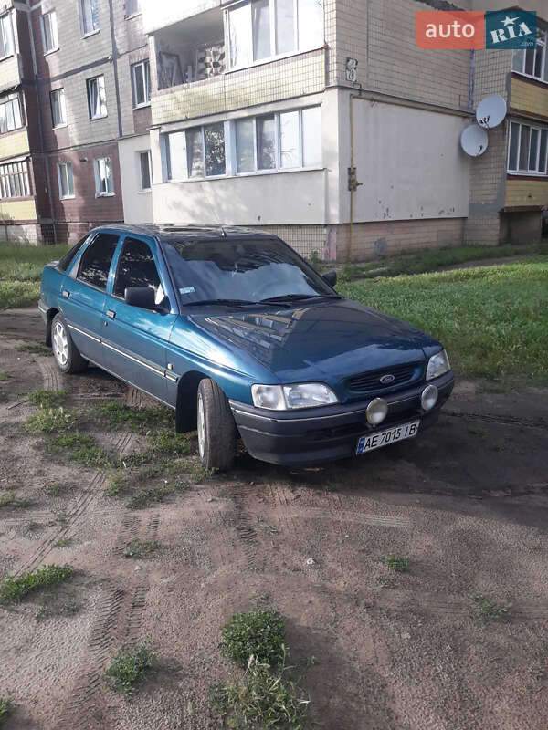 Ліфтбек Ford Escort 1994 в Кам'янському