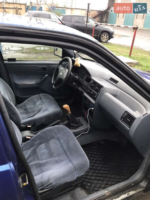 Хетчбек Ford Escort 1991 в Березному фото 7 Хетчбек Ford Escort 1991 в Березному