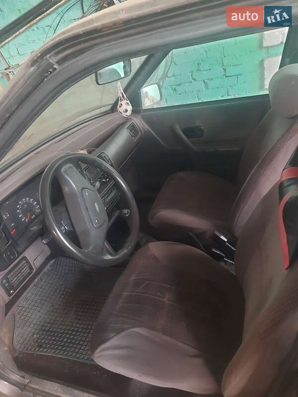 Хэтчбек Ford Escort 1996 в Тульчине