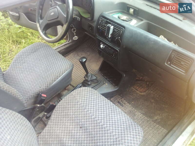 Хэтчбек Ford Escort 1988 в Перечине фото 3 Хэтчбек Ford Escort 1988 в Перечине