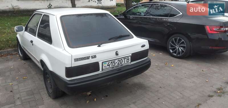 Ліфтбек Ford Escort 1988 в Шептицькому