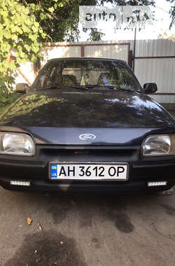 Хэтчбек Ford Escort 1989 в 