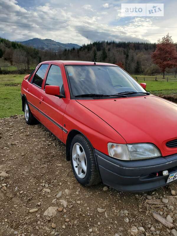 Седан Ford Escort 1992 в Драгобрате