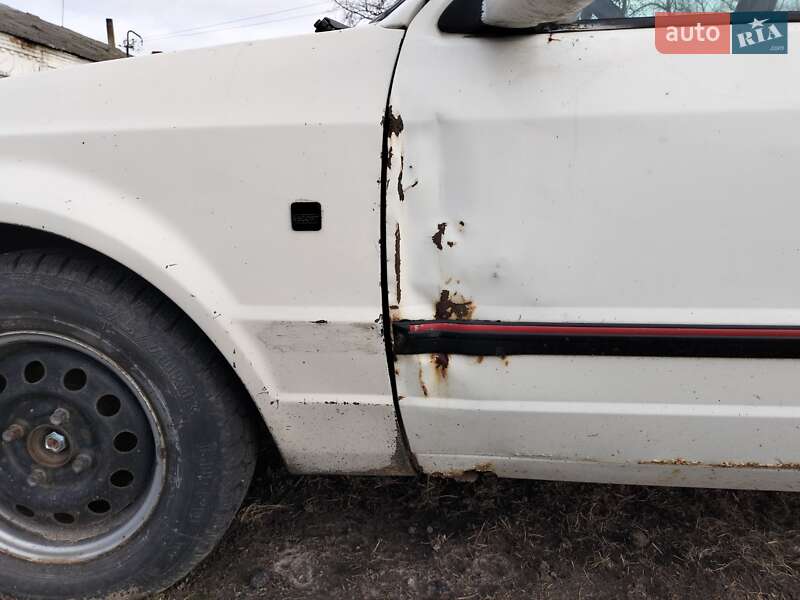 Хэтчбек Ford Escort 1989 в Черняхове