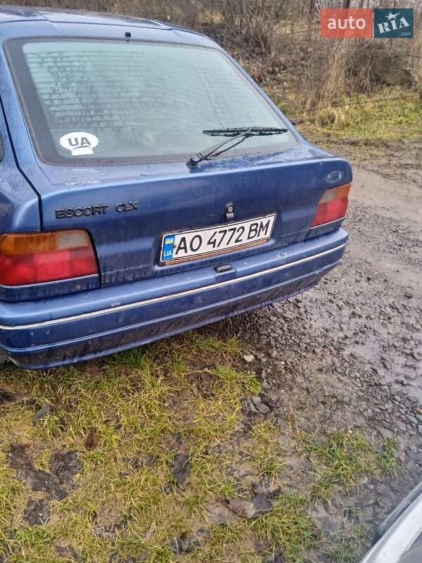 Седан Ford Escort 1992 в Ужгороде