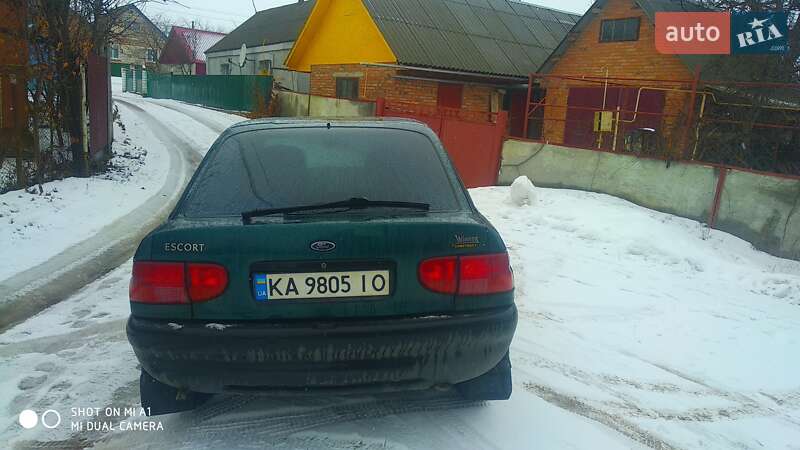 Хэтчбек Ford Escort 1997 в Липовце