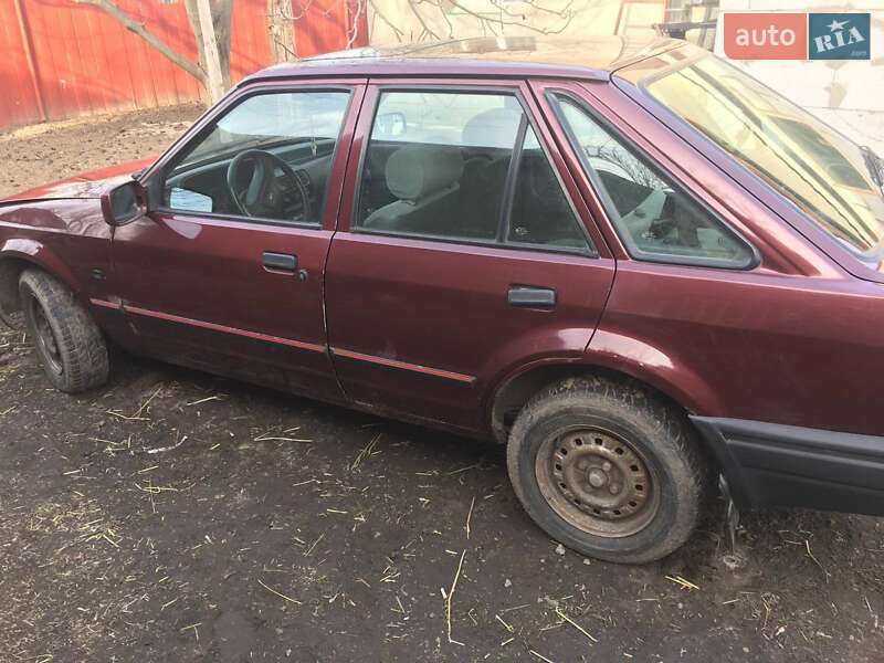 Хэтчбек Ford Escort 1989 в Новомосковске