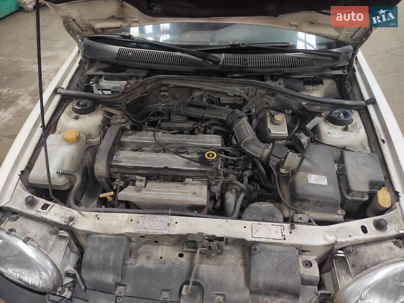 Лифтбек Ford Escort 1996 в Днепре