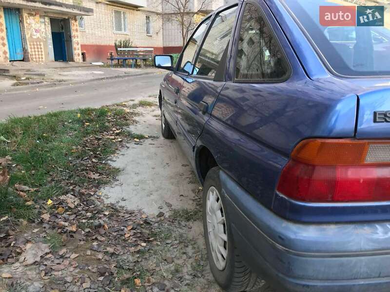 Хетчбек Ford Escort 1992 в Шостці