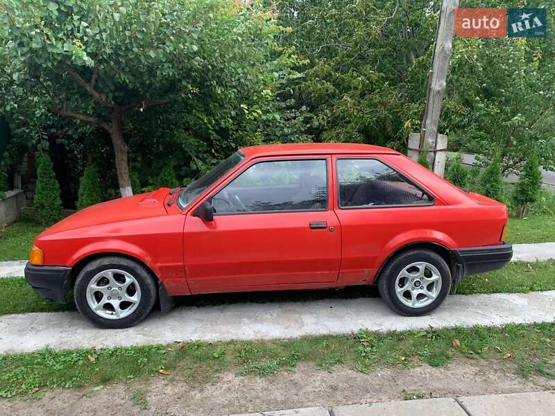 Хэтчбек Ford Escort 1987 в Хмельнике