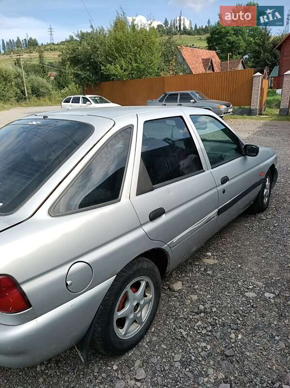Хэтчбек Ford Escort 1996 в Воловце фото 4 Хэтчбек Ford Escort 1996 в Воловце