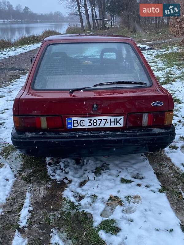 Хэтчбек Ford Escort 1989 в Бурштыне